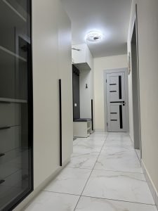 Коридор в квартирі, ремонт під ключ Львів